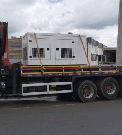 Transporte de gerador em carroceria